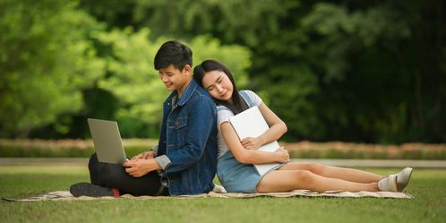 大学里的梧桐树与金凤凰 当爱情遇见自我成长