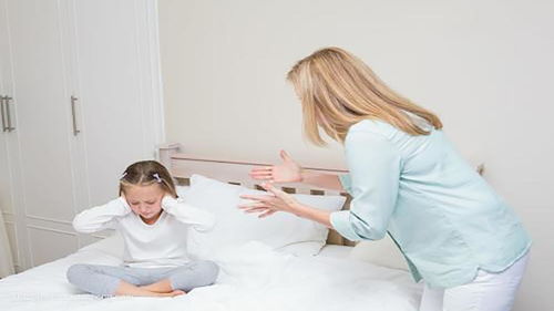 当孩子伸手要钱时 4种妈妈的不同做法，会塑造孩子不同的格局